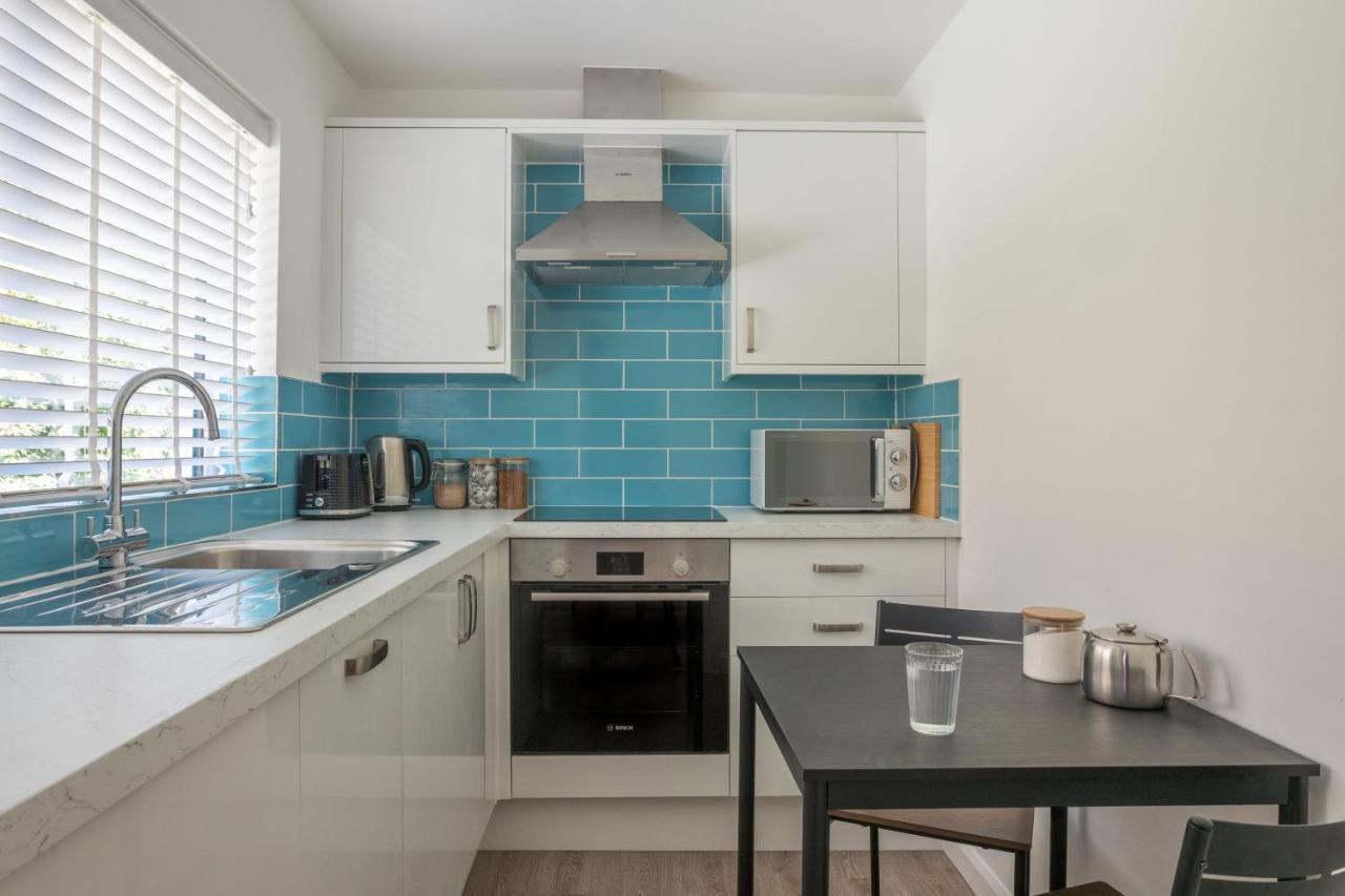 Riverside Apartment With Views And Parking Kingsbridge  Exteriör bild