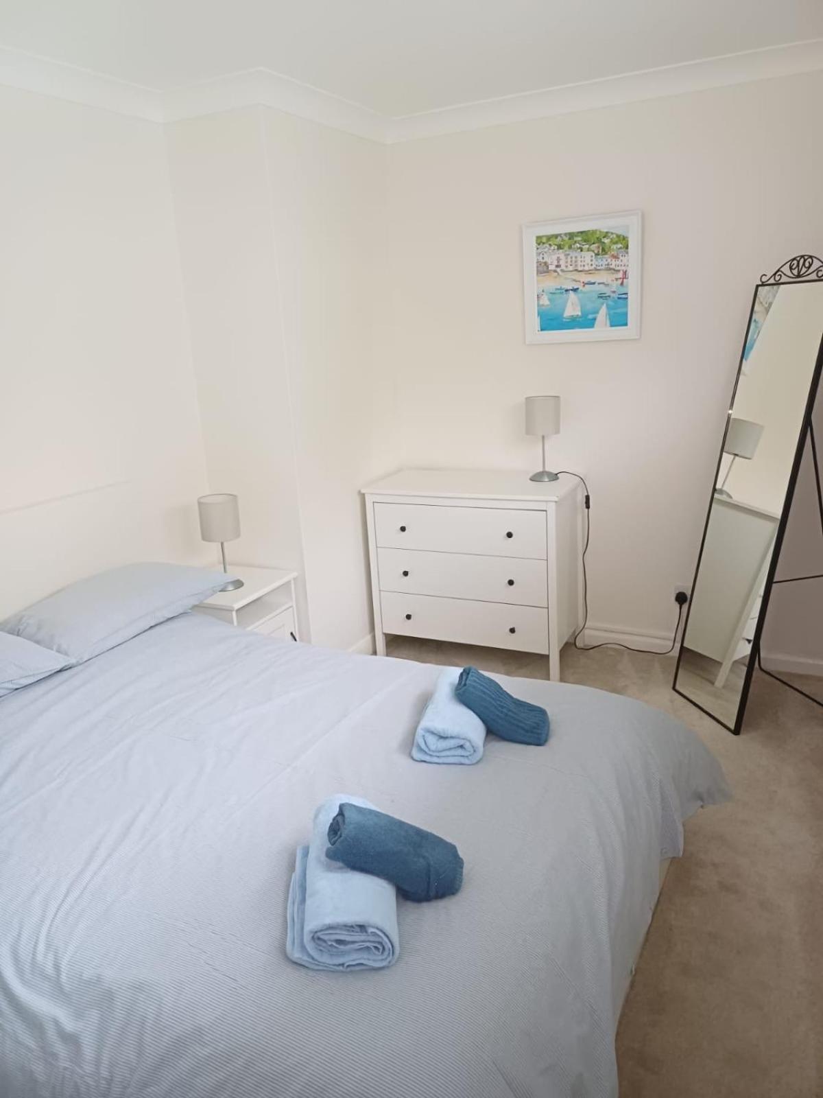 Riverside Apartment With Views And Parking Kingsbridge  Exteriör bild